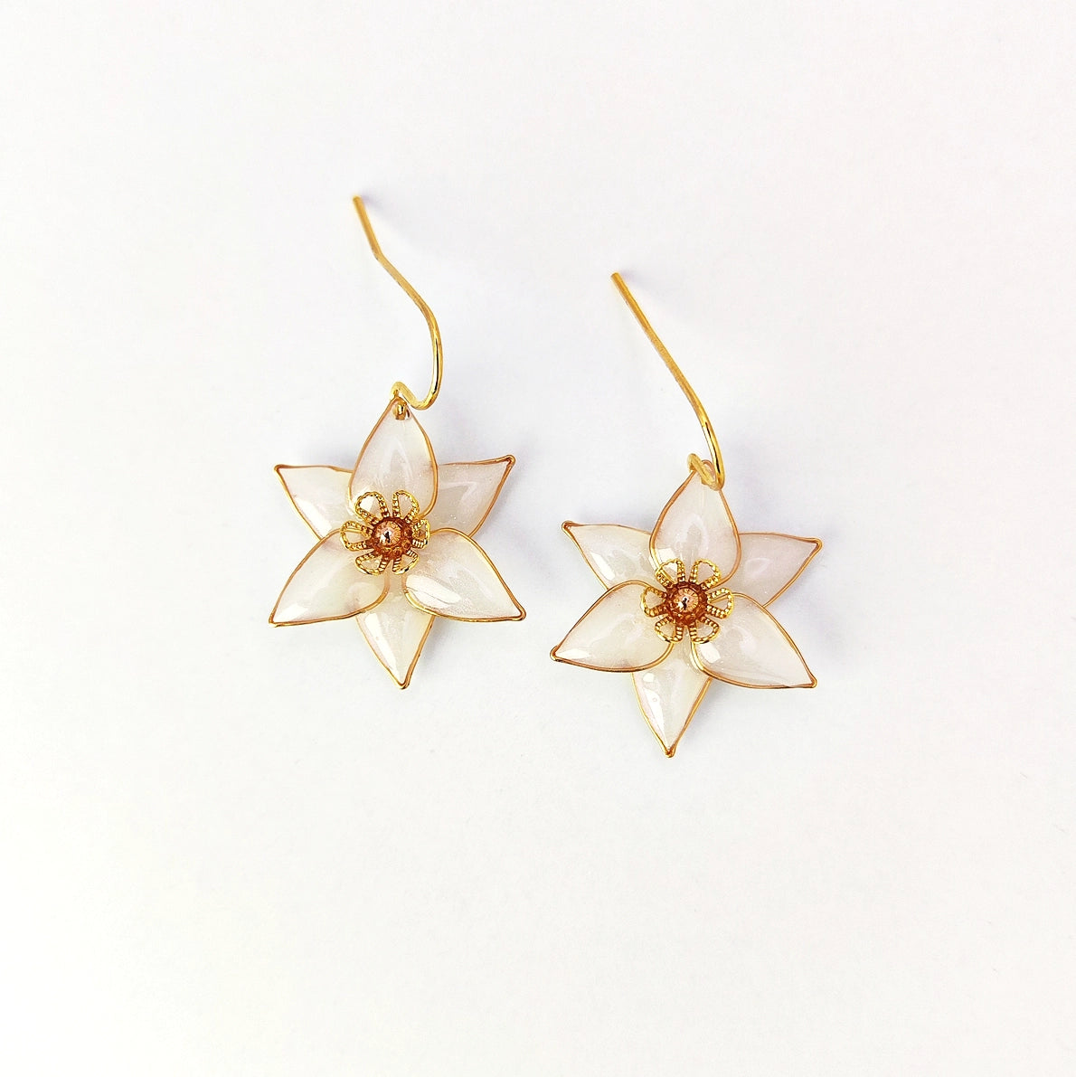 Egeria Earrings White (Gold)