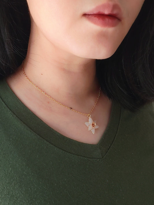 Egeria Necklace White (Gold)