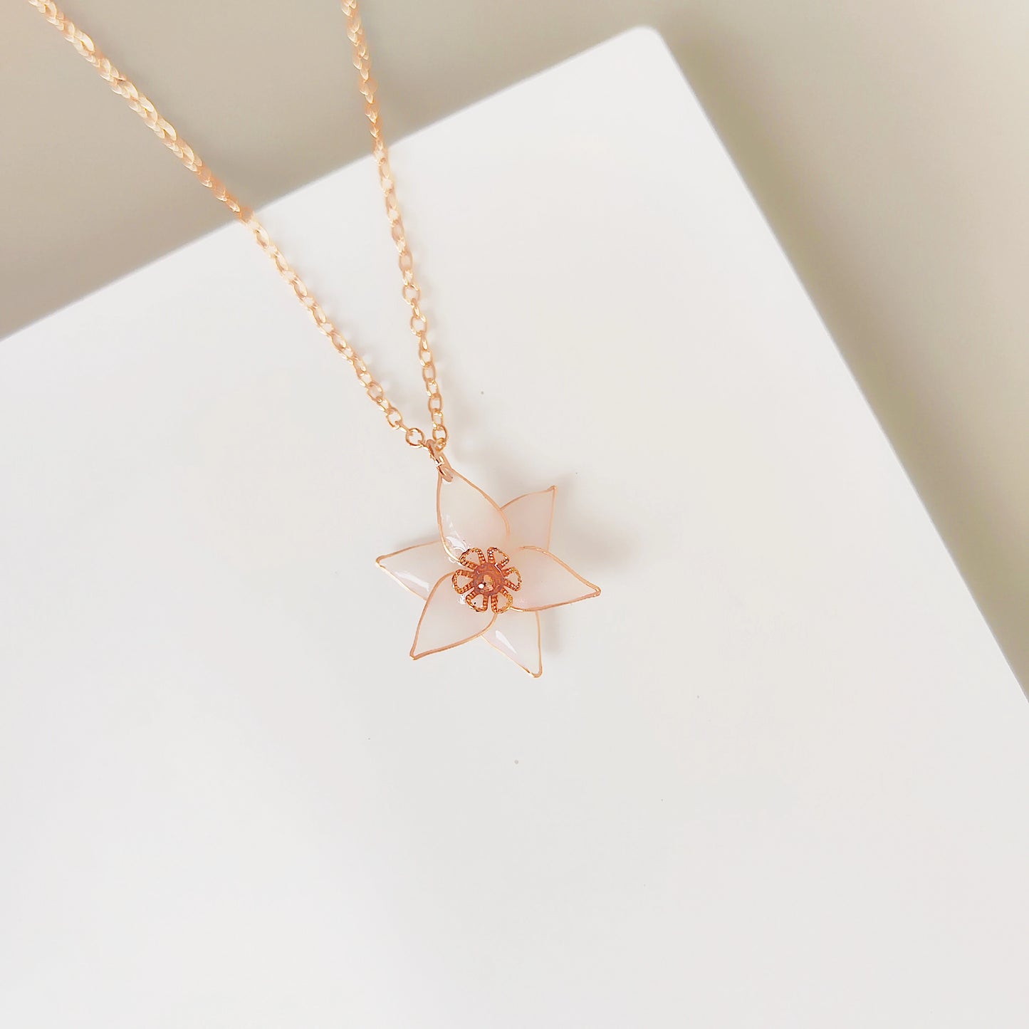 Egeria Necklace White (Gold)